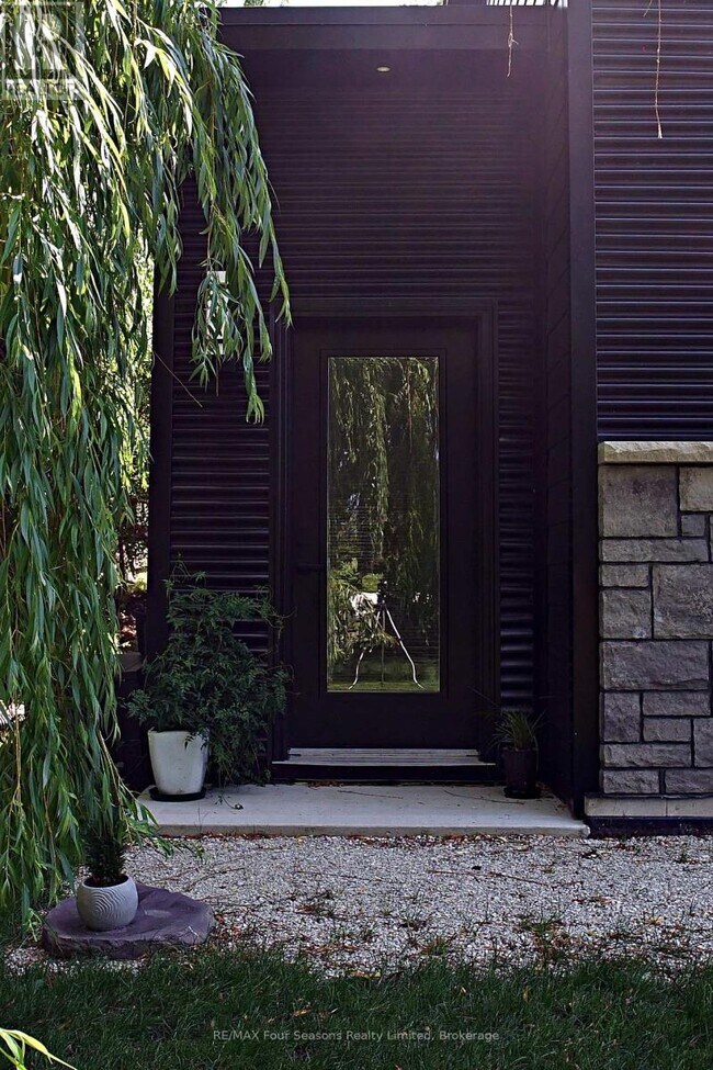 Photo du bâtiment - LOWER - 209344 HIGHWAY 26