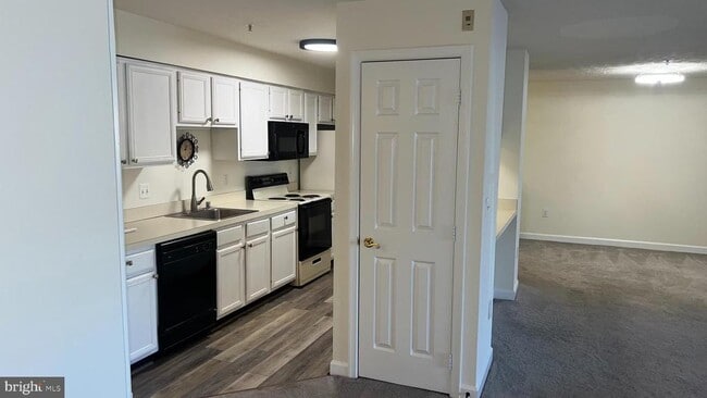 Building Photo - 625 Admiral Dr