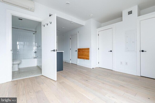 Foto del edificio - 965 Frankford Ave