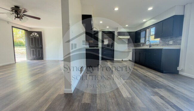 Foto del edificio - Ranch Home in Madison Close to 71