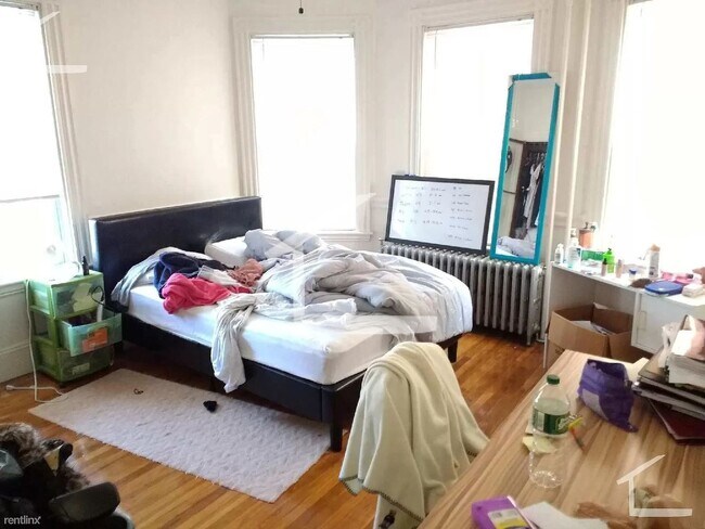 Building Photo - Renovated. Now with 'metal-object' in living room