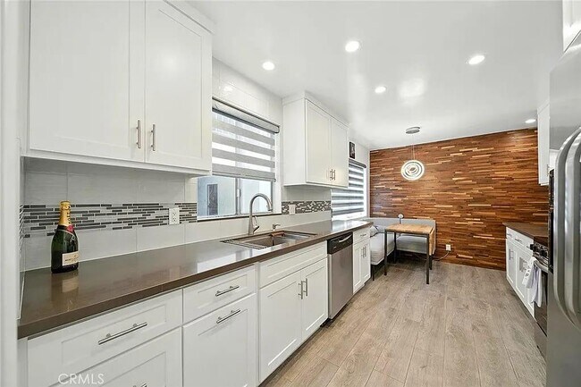 Foto del edificio - 2121 E 1st St