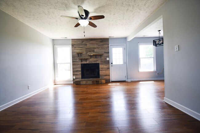 Foto del edificio - Coming Soon: 3 Bedroom, 2 Bathroom Home (NO PETS)