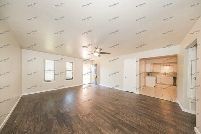 Building Photo - 3921 SE 46th St