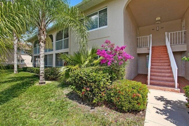 Building Photo - 13850 Oneida Dr