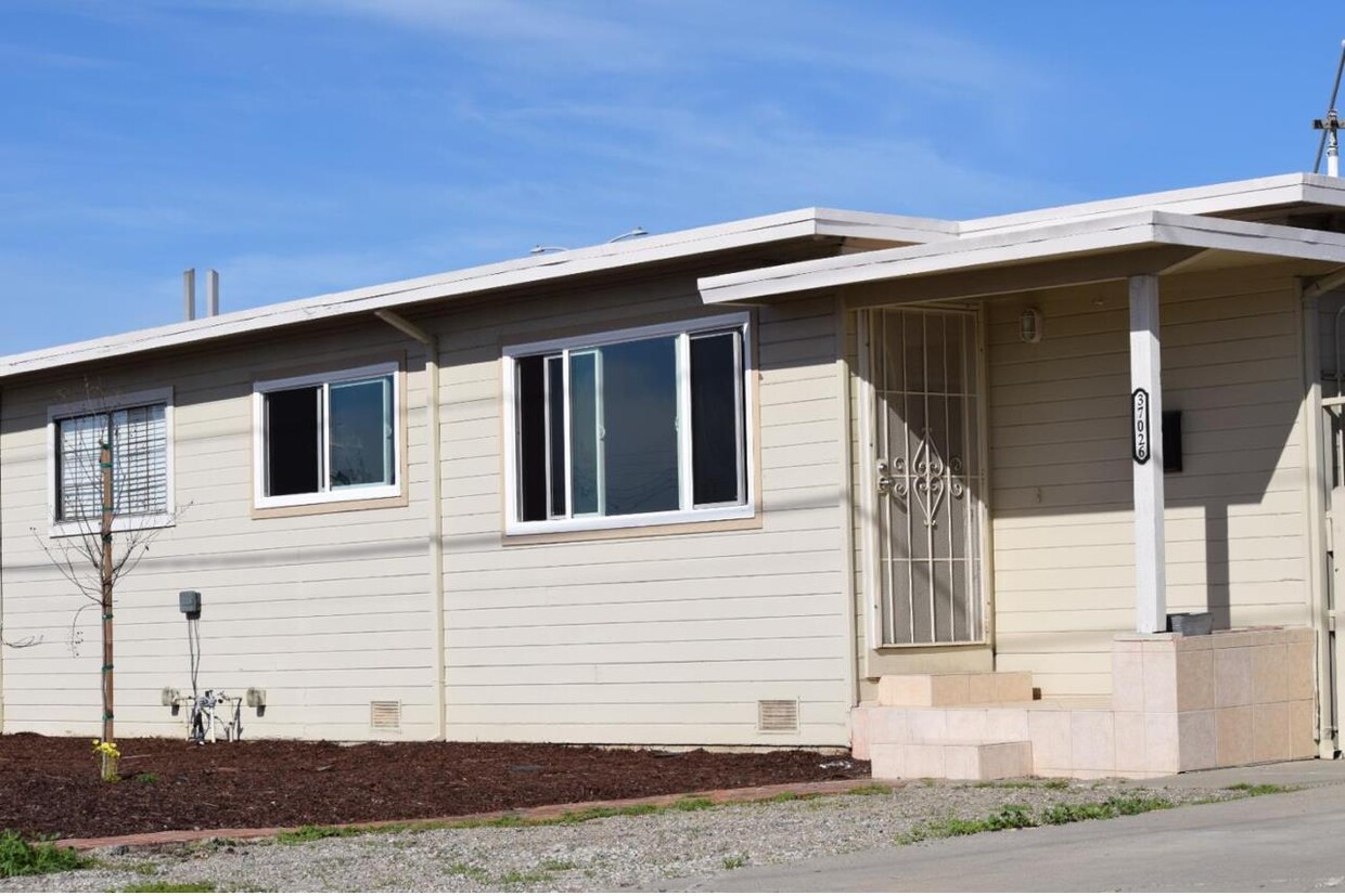 Primary Photo - 37026 Dutra Way