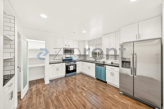 Building Photo - 1421 Astoria Pl
