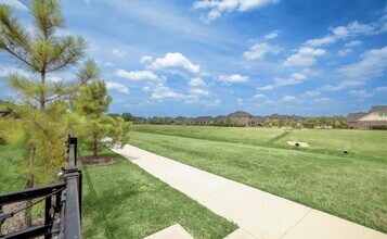 Building Photo - 10239 Bayou Oaks Dr