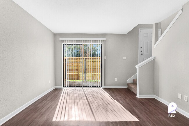Foto del edificio - 13100 Stonefield Dr