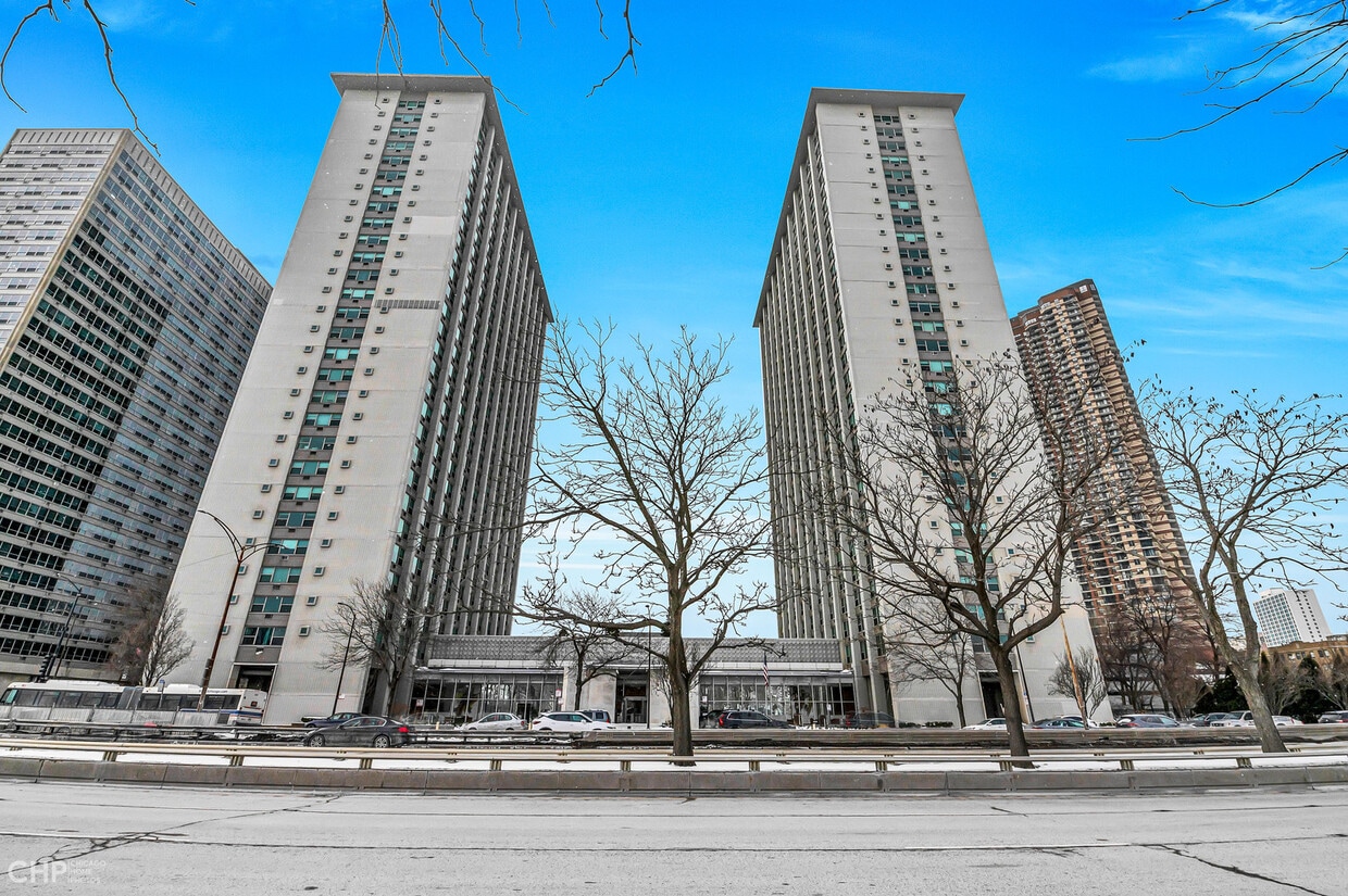 3600 Lake Shore Dr. Unit 2815, Chicago, IL 60613 Condo for Rent in