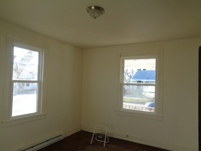 Building Photo - 1021 Melville St