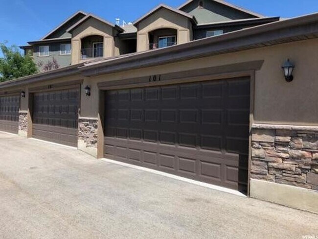 Building Photo - 2 Car Garage!! Ground Level 3 bed 2 bath C...