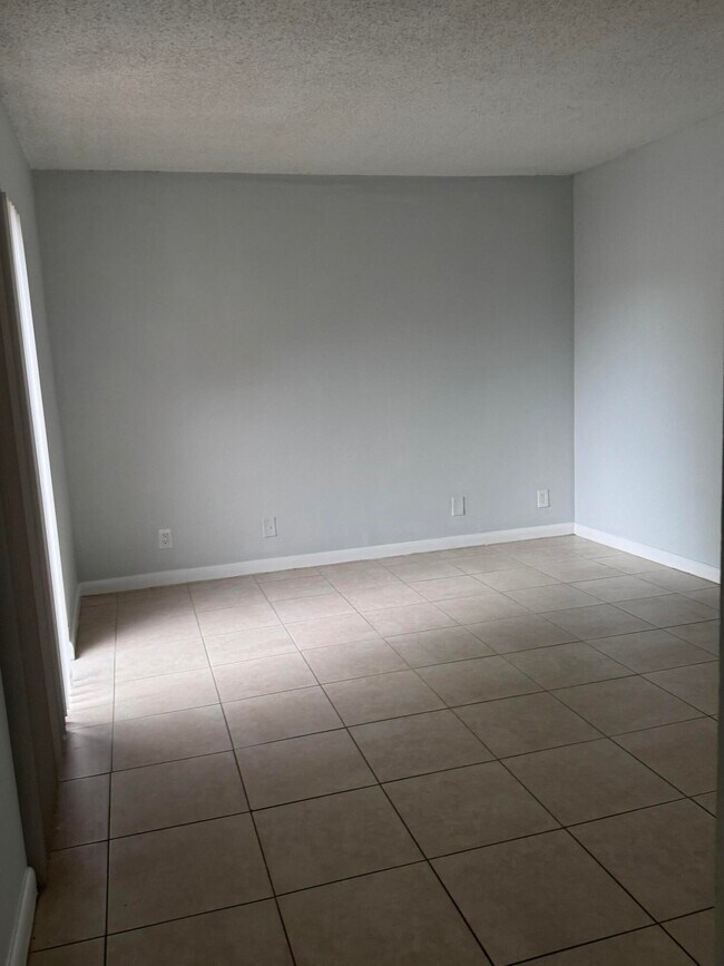 Building Photo - 265 Lake Arbor Dr