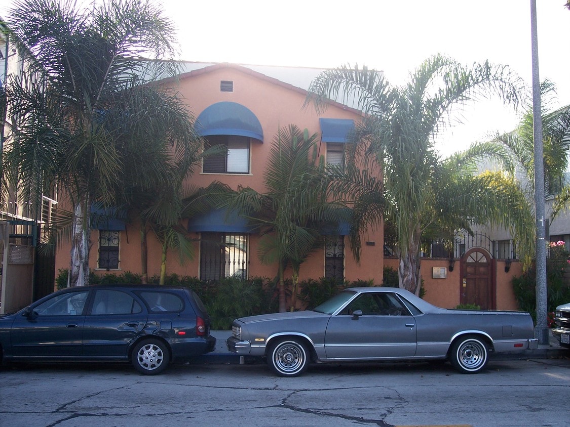 Building Photo - 636 Linden Ave