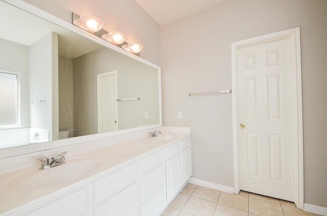 Foto del edificio - 18334 Grove Brook Ln