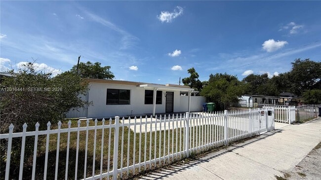 Foto del edificio - 2230 Service Rd