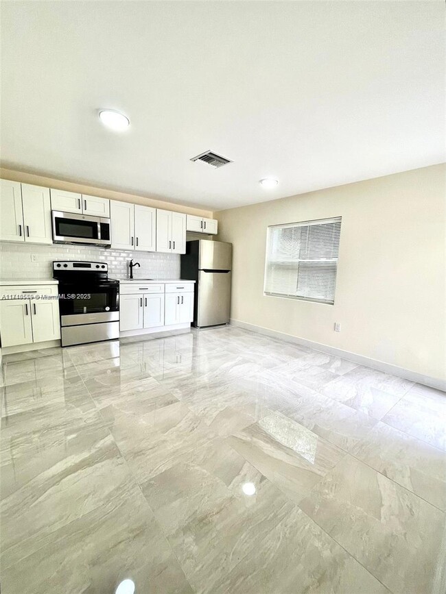 Foto del edificio - 3 bedroom in Hollywood FL 33021