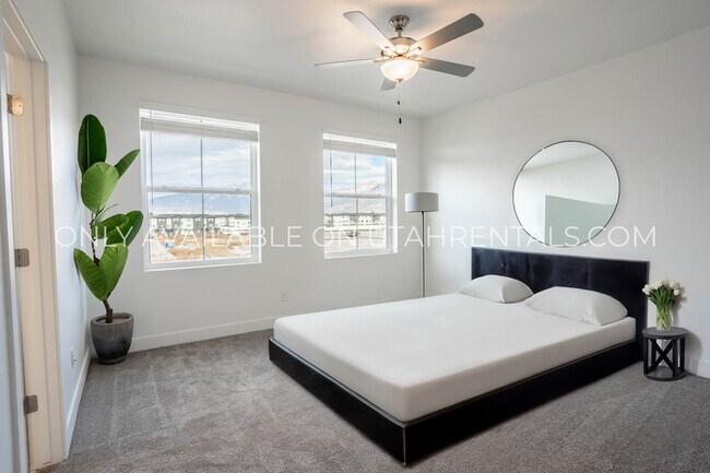 Building Photo - 862 W 540 S