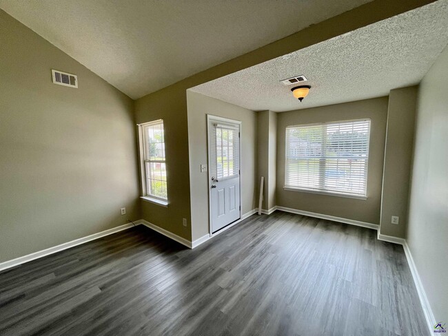Foto del edificio - 107 Northpointe Dr