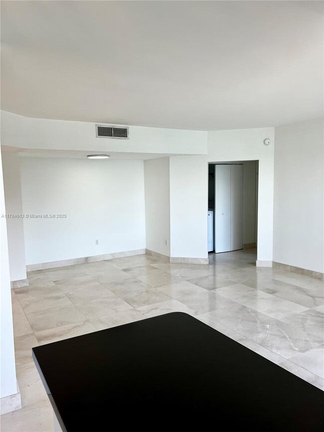 Foto del edificio - 1330 West Ave
