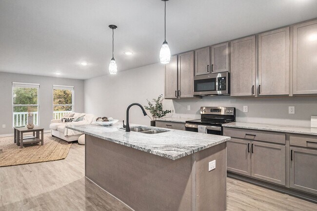 Foto del edificio - Brand New 5 Bedroom Beechy Condo in Spring...