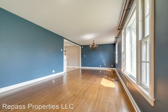 Building Photo - 3 br, 1 bath House - 518 Elaine Drive