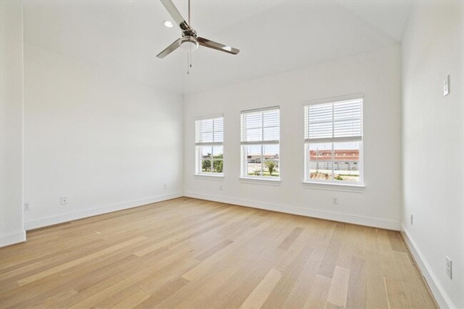 Building Photo - 6125 Cottage Grove Lake Dr