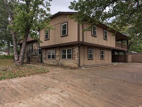Building Photo - 12 Pinecrest Ln