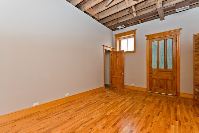 Building Photo - 1326 W Madison St