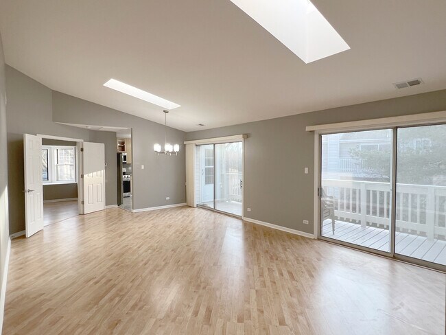 Building Photo - 1242 E Evergreen Dr