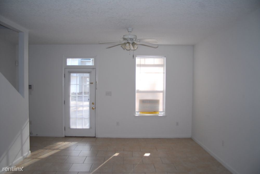 Primary Photo - 1121 Century Oaks Dr