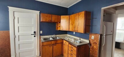 Building Photo - 202 E Barker Ave