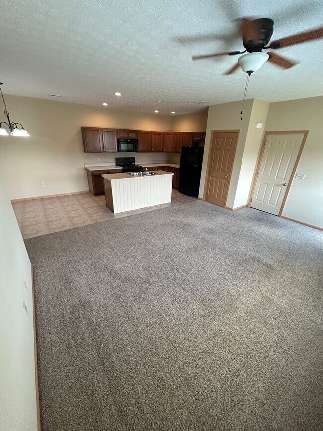 Foto del edificio - Modern & Spacious 3-Bedroom Ranch Condo!