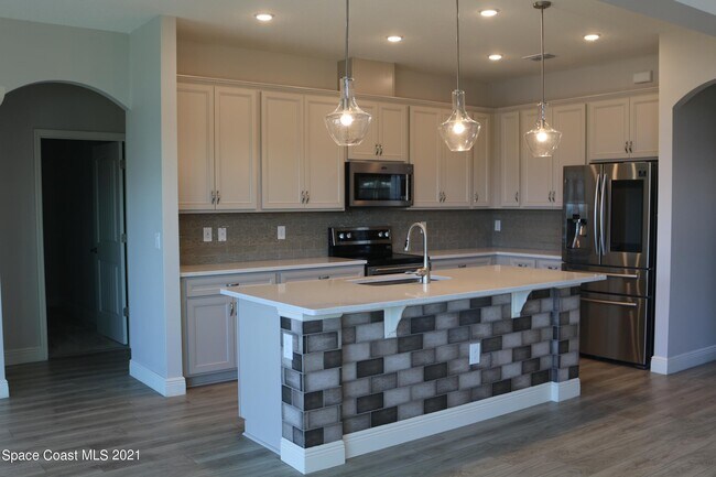 Building Photo - 5115 Hebron Dr