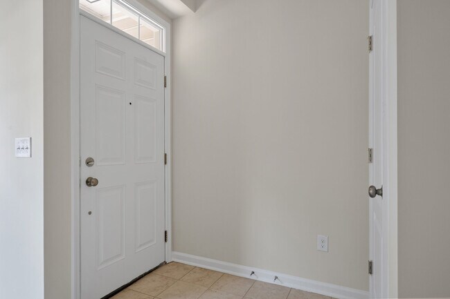 Foyer - 42321 San Juan Ter