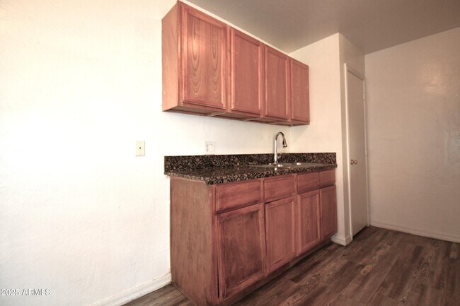 Foto del edificio - 4022 E Portland St