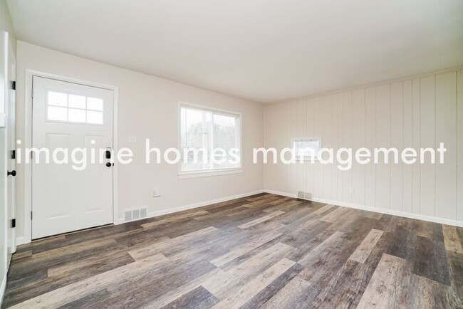 Building Photo - Cozy 3 Bedroom House in Monroeville