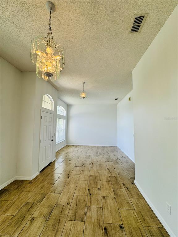 Foto del edificio - 30 Roxbury Ln