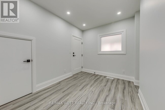Building Photo - 1190 Ossington Ave