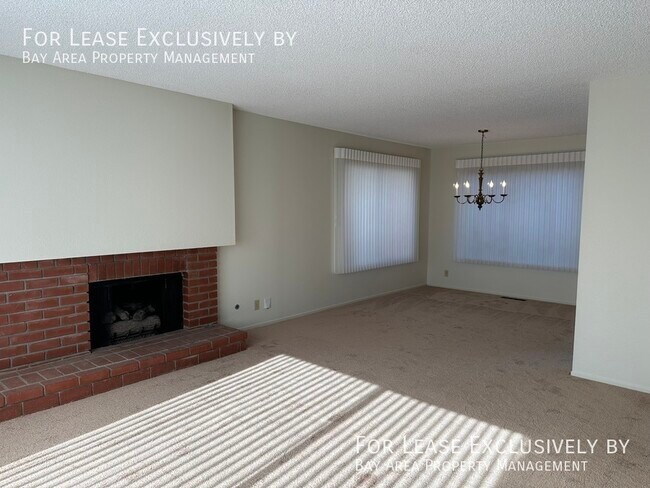 Building Photo - 5 BD/2.5 BA Spacious 2-story Home just a b...