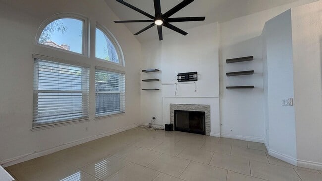 Foto del edificio - 13632 Cabrillo Ct