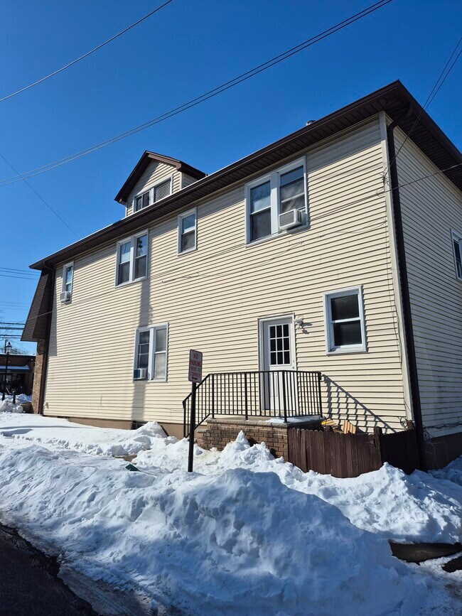 Lado frontal - 131 Paris Ave