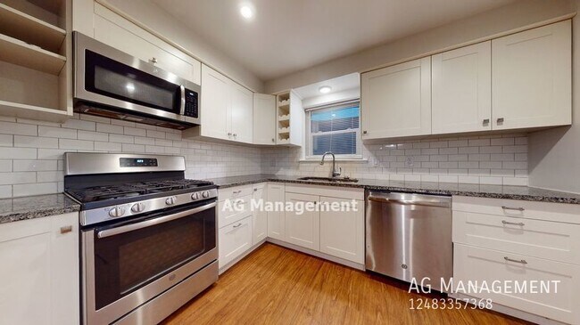 Building Photo - 1347 Elliott Ave - Gorgeous 3Bed/1.5Bath M...