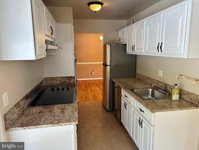 Foto del edificio - 4405 Bel Pre Rd