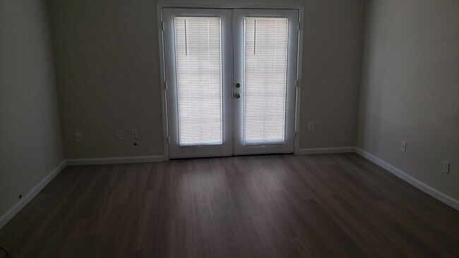Building Photo - Nice! 3 Bed 2 Bath Town-home Central PHX G...