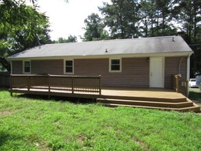 Building Photo - 20202 River Rd