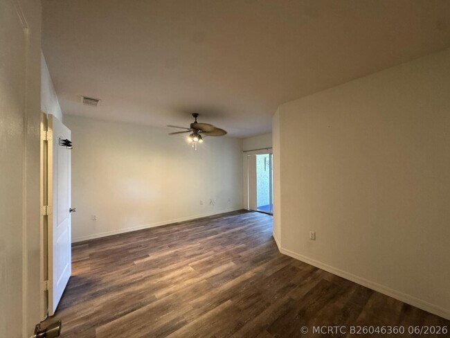 Foto del edificio - 122 SW Peacock Blvd