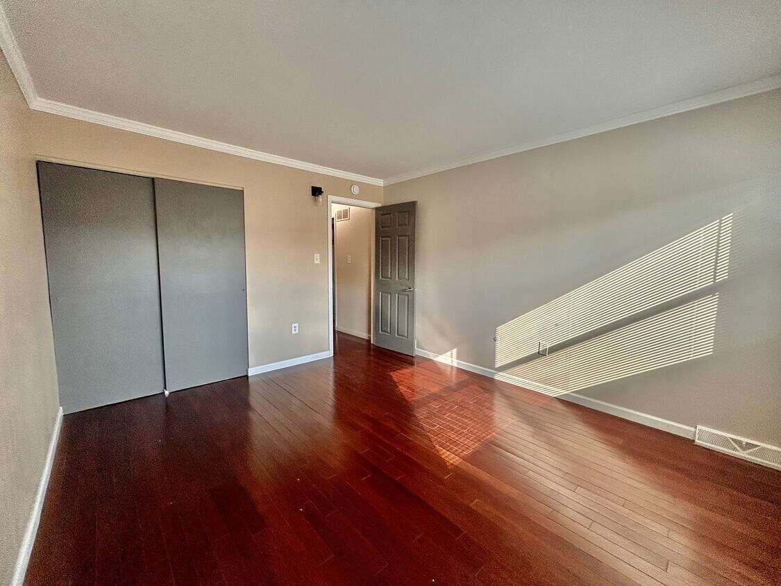 Foto principal - Spacious 4-Bedroom Home in Lancaster