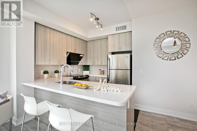 Building Photo - 540 Bur Oak Ave