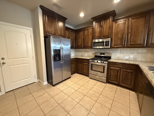 Building Photo - Come see this Townhome in such a great area.
